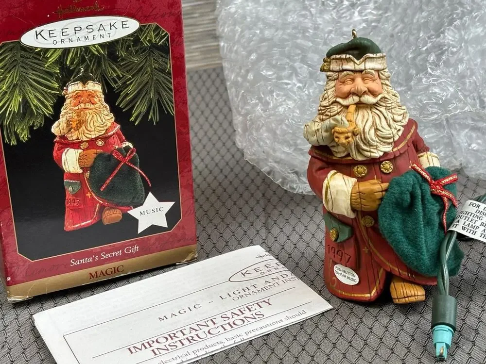 VTG 1997 Hallmark Keepsake Folk Art Christmas Ornament Music Santas Secret Gift